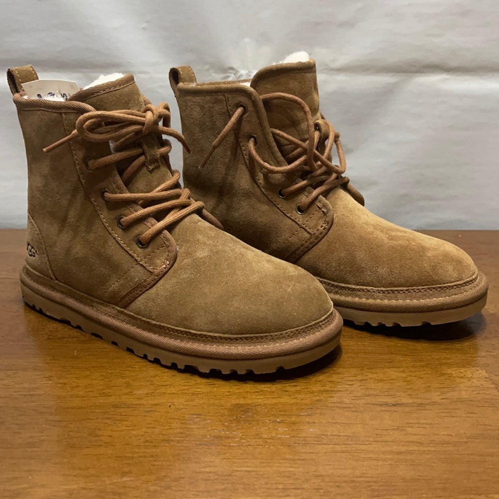 Men’s Harkley Ugg shoes new w/ tag size 5, 6, & 15
